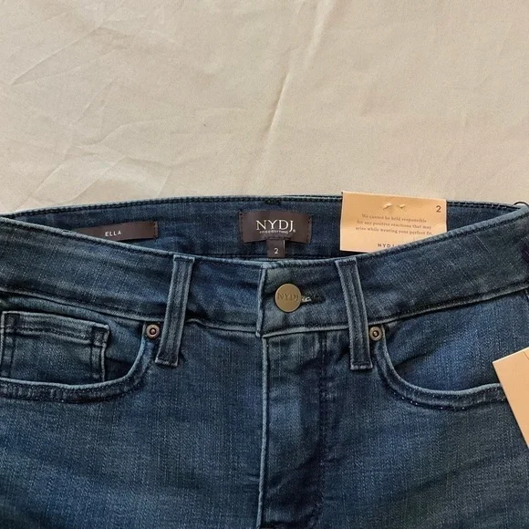 NWT NYDJ Ella Short with Side Seam Slits, Blue Well, Size 2 - Picture 2 of 4